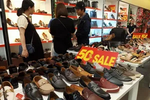 Hàng không, vàng, đá quý đua nhau giảm giá ngày Black Friday