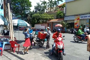 Đồ điện tử, công nghệ... rầm rộ giảm giá