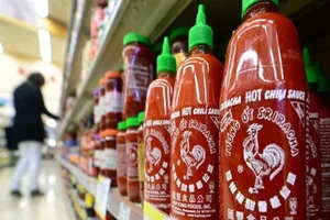 Vì sao tương ớt Sriracha của triệu phú gốc Việt bị thu hồi?