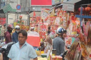 Con đường sực nức mùi tết ở Sài Gòn