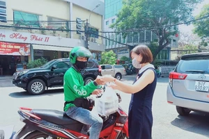 Ông lớn kiếm tiền khủng nhờ bán cá, thịt, rau...trên mạng