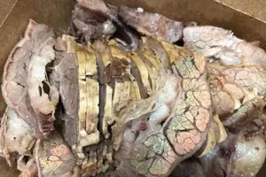 Thịt bò xuất hiện màu ánh vàng có ăn được không?