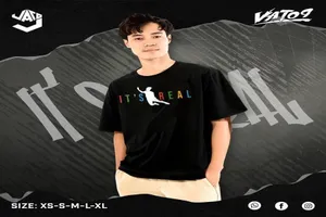 Sốt mẫu áo thun lấy cảm hứng từ cú ngã của 'chủ tịch' Văn Toàn