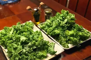 4 loại rau dễ mua lại chứa nhiều vitamin C hơn cả cam