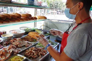 Các cơ sở sản xuất, kinh doanh bánh mì, bún, phở... được 'cởi trói'