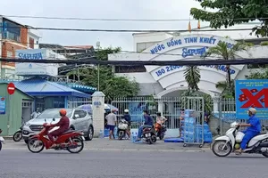 Dân tìm mua nước uống đóng bình, đại lý 'cháy hàng'