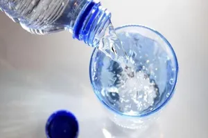 Vì sao uống nước là điều cần nhớ ở người nhiễm COVID-19?