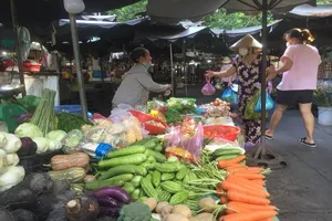 Vẫn còn 20 chợ ở TP.HCM 'cửa đóng then cài'