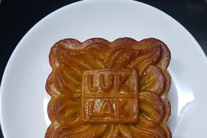 Bánh trung thu, cơm, phở: Món ăn nào ăn dễ mập hơn?