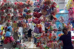 Trung thu 2022: Lồng đèn Việt áp đảo lồng đèn Trung Quốc