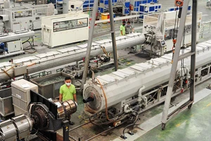 Ông lớn ngành nhựa vẫn lời khủng giữa cơn bão giá nguyên liệu