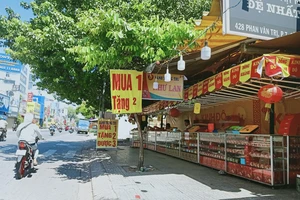 Bánh trung thu đua nhau xả hàng, người tiêu dùng cần cẩn trọng khi mua