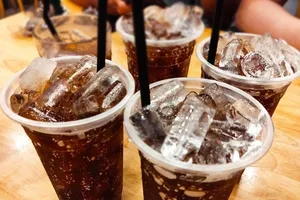 Vì sao nhiều người còn trẻ mà hay bị đau lưng, đau khớp?