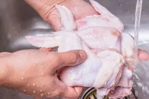 Bạn sẽ bị nhiễm khuẩn nếu chế biến thịt gà sai cách