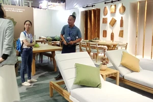 Hàng ngàn sản phẩm gỗ độc đáo quy tụ về TP.HCM