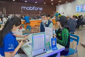 Bị khóa một chiều, nhiều người tất bật đi mở khóa sim