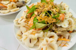 Măng cụt xanh, chôm chôm, hoa phượng... đưa vào món ăn có gì đặc biệt?