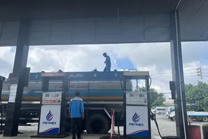 Một cây xăng tại TP.HCM bị tước giấy chứng nhận cửa hàng đủ điều kiện bán lẻ xăng dầu