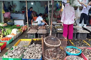 Người nội trợ bất ngờ với giá hải sản dịp lễ 2-9 