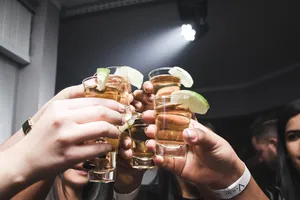 Nồng độ cồn trong máu đạt đỉnh khi nào?