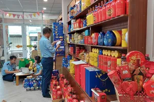 TP.HCM chỉ cách giúp người dân lựa chọn giỏ quà Tết an toàn