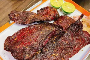 Thịt gác bếp ám khói: Ngon nhưng ăn sao cho an toàn?