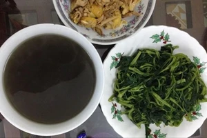 Nước luộc rau muống chuyển màu nâu đen, có nguy hại?