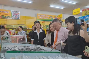 'Vua tôm' Minh Phú bắt tay siêu thị bán lẻ tôm 