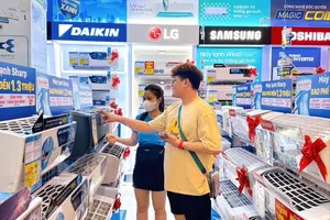 Máy lạnh, quạt điều hòa 'lên hương' nhờ nắng nóng kéo dài