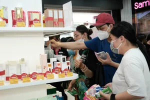 Kem chống nắng, tinh chất dưỡng...bán chạy nhờ nắng nóng