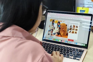 Bỏ túi chục tỉ đồng nhờ bán gấu bông theo trend gen Z