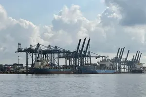 Doanh nghiệp tìm mọi cách vượt 'bão giá' vận tải đường biển