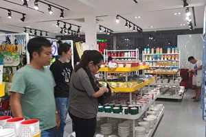 Chê giá thuê mặt bằng trung tâm đắt đỏ, nhà kinh doanh chạy ra vùng ven