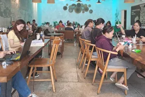 Hàng quán tìm cách đối phó với giá cà phê nguyên liệu tăng cao