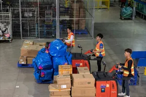 Nhà bán hàng nội địa ngày càng 'nhọc nhằn' hơn trên chợ online