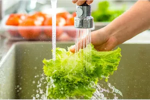 Sai lầm ít ai để ý khi rửa rau khiến bữa ăn kém ngon