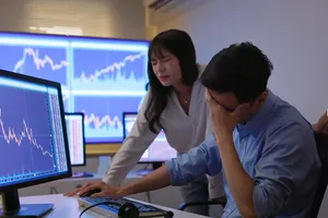 Giá cổ phiếu lao dốc, một sếp doanh nghiệp hứa mua vào cho tới khi nào giá không thể giảm thêm