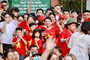 Thu tiền tỉ nhờ bán sản phẩm liên quan đến đại Lễ 30-4