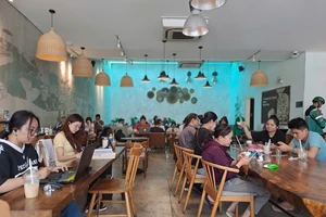 Khi chủ quán cà phê 'bán chỗ ngồi' để học bài, làm việc