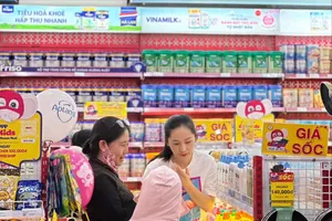 Lo hàng giả tràn lan, hàng loạt hãng sữa bắt tay với sàn để bán hàng chính hãng