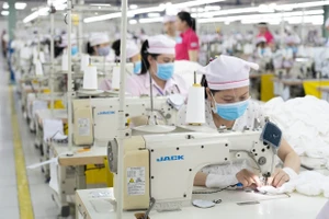 Dệt may tìm cách thích ứng với thách thức mới