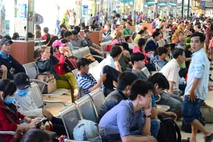 Lễ 30-4: Người người đổ về quê nghỉ lễ