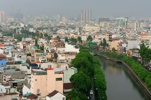 Người Sài Gòn nhẹ nhõm đón cơn mưa quý hơn vàng