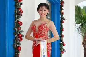 Cô bé trồng thanh long đăng quang Hoa khôi miền Trung