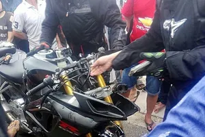 Yêu cầu làm rõ vụ tổ chức đua mô tô gây tai nạn