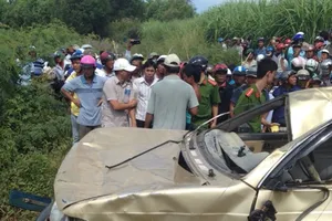 Gần 2 ngày mới phát hiện xe mất tích dưới đáy sông