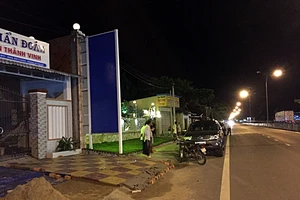 Tấp xe vào lề đường nghe điện thoại thì bị đâm tử vong