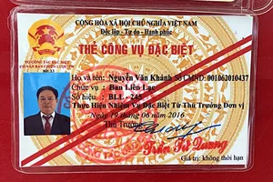 Móc thẻ công vụ đặc biệt để xin xỏ CSGT