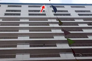 Mảng bê tông tầng 16 rơi làm sinh viên HUTECH tử vong