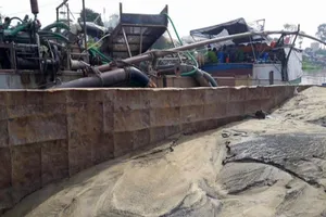 Chủ tịch Bình Thuận yêu cầu làm rõ việc bảo kê cát lậu